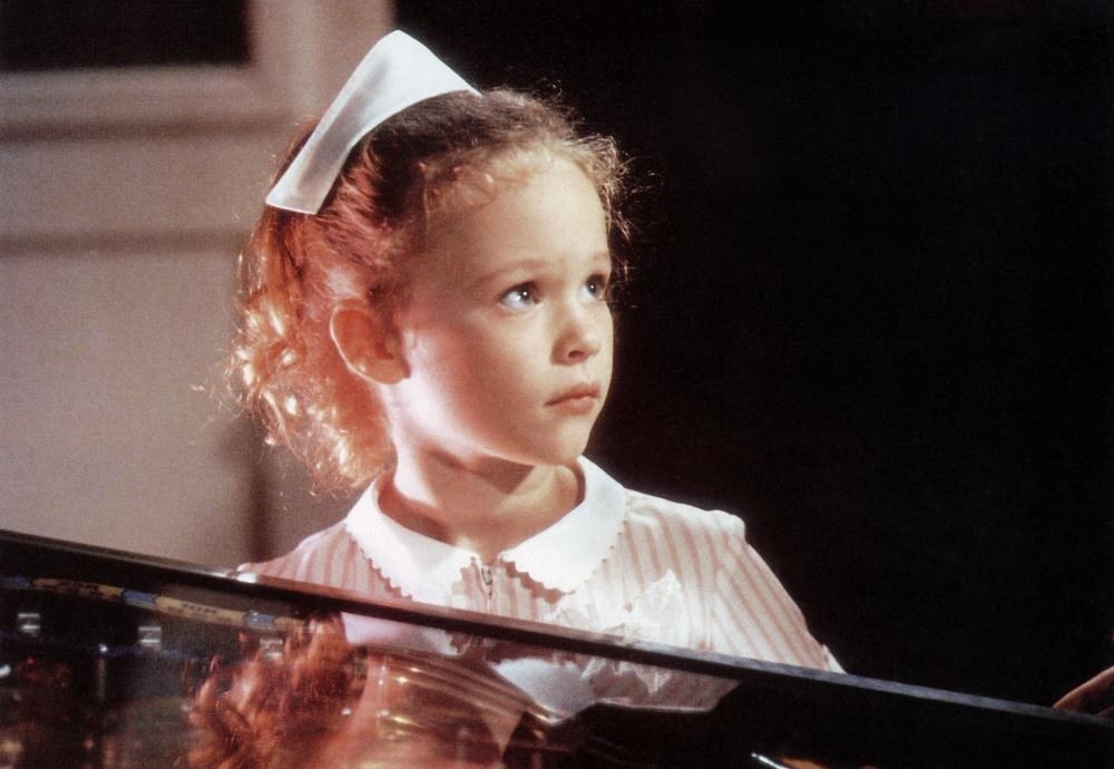 Thora Birch as hallie in all i want for christmas