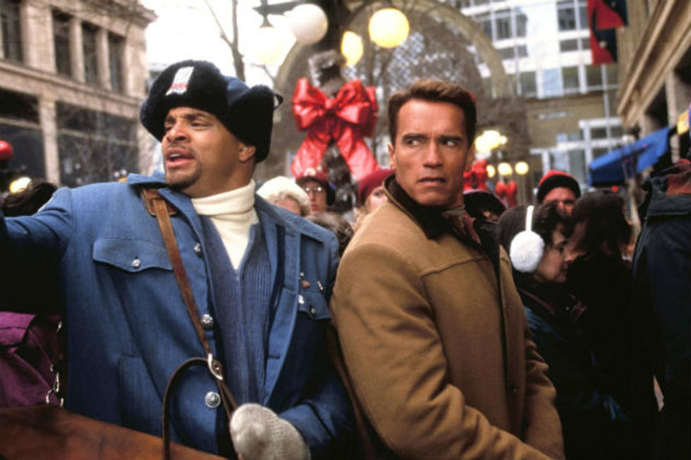 Arnold Schwarzenegger (as howard) giving Sinbad (as myron) a dirty look in jingle all the way