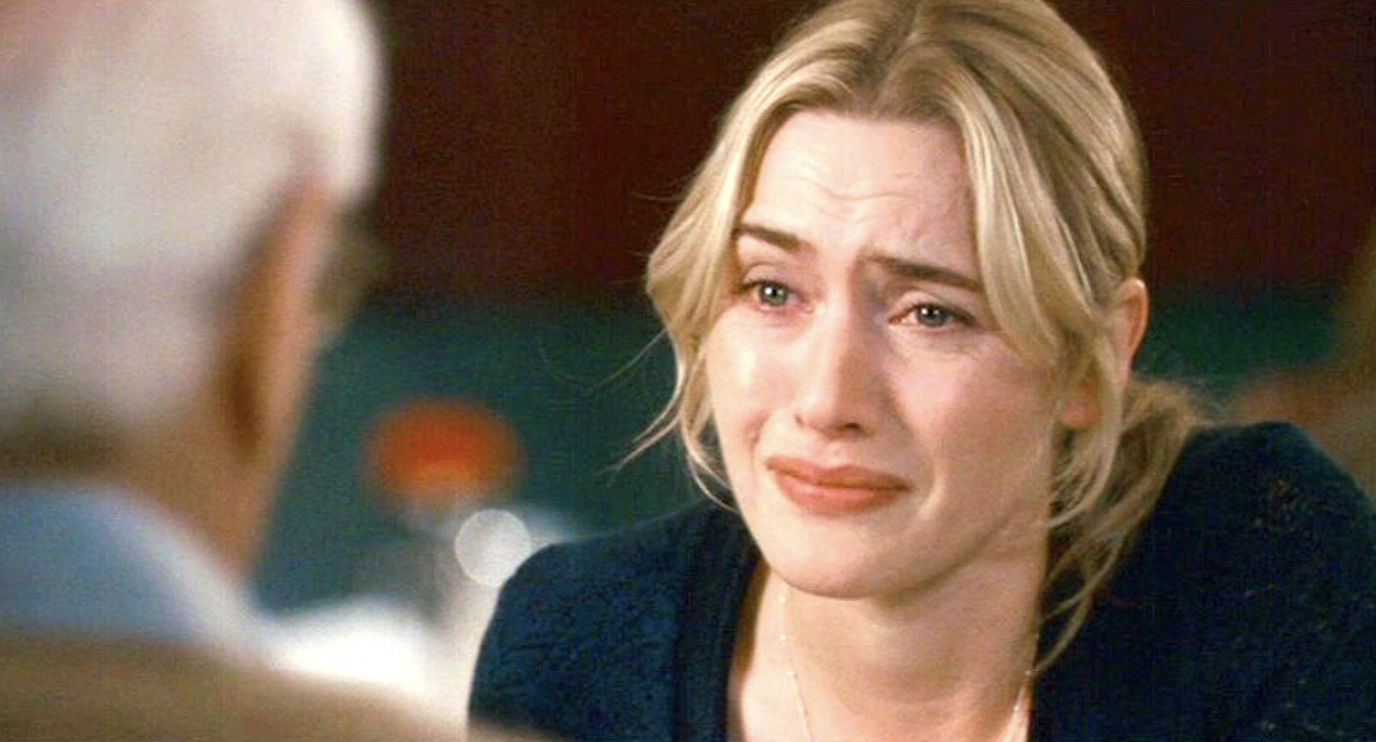 kate winslet as iris crying in the holiday
