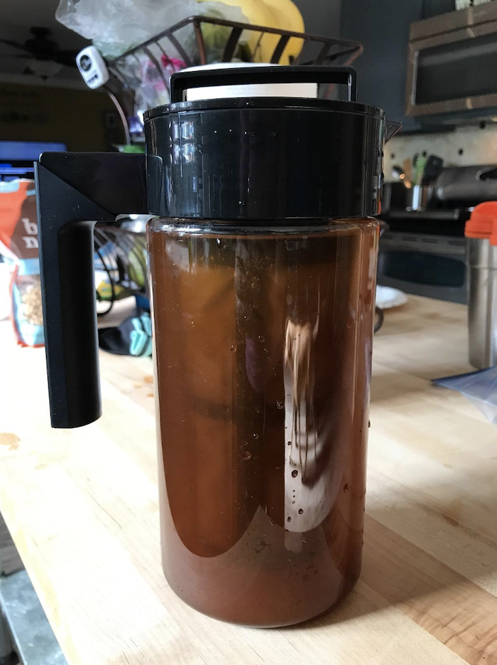 the cold brew maker which is shaped like a tumbler with a handle
