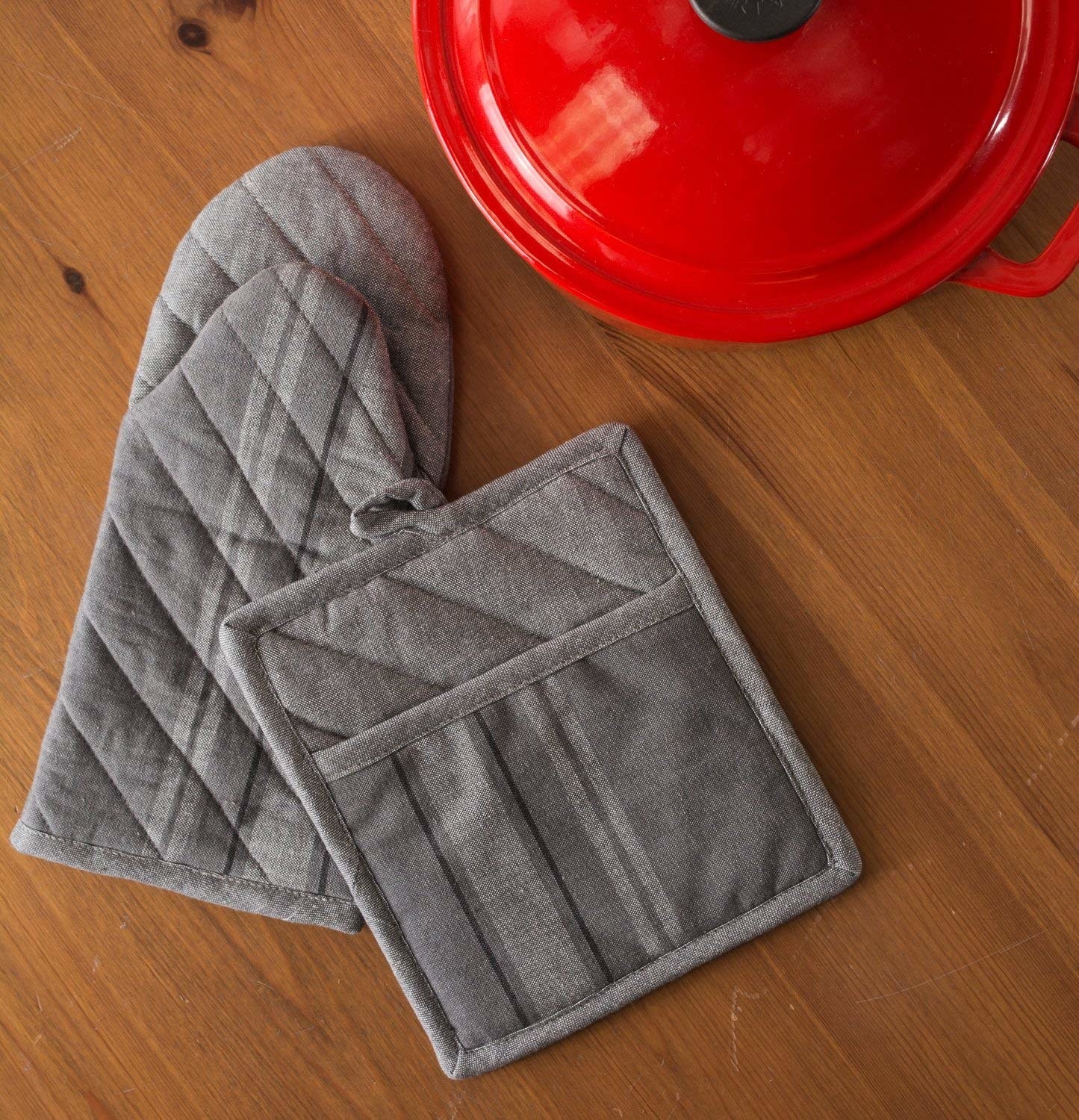 gray chambray oven mit and pot holder