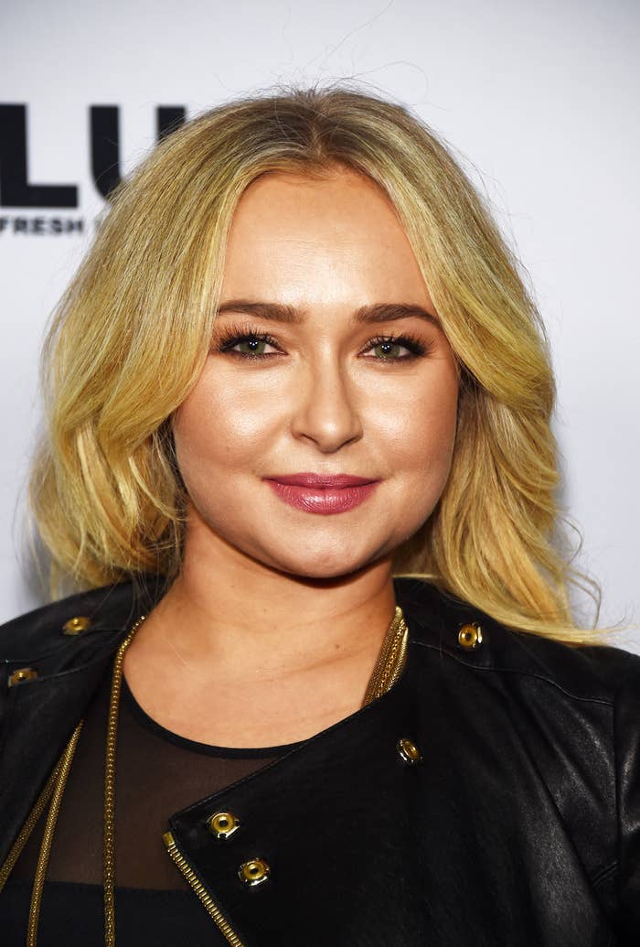 Hayden Panettiere Shows Off Short Haircut In Return To Social
