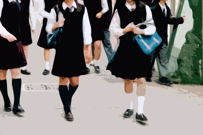 自撮りを勝手に晒されて 中高生に広がるネットいじめ 被害者たちの声 自撮りを勝手に晒されて 中高生に広がるネットいじめ 被害者たちの声