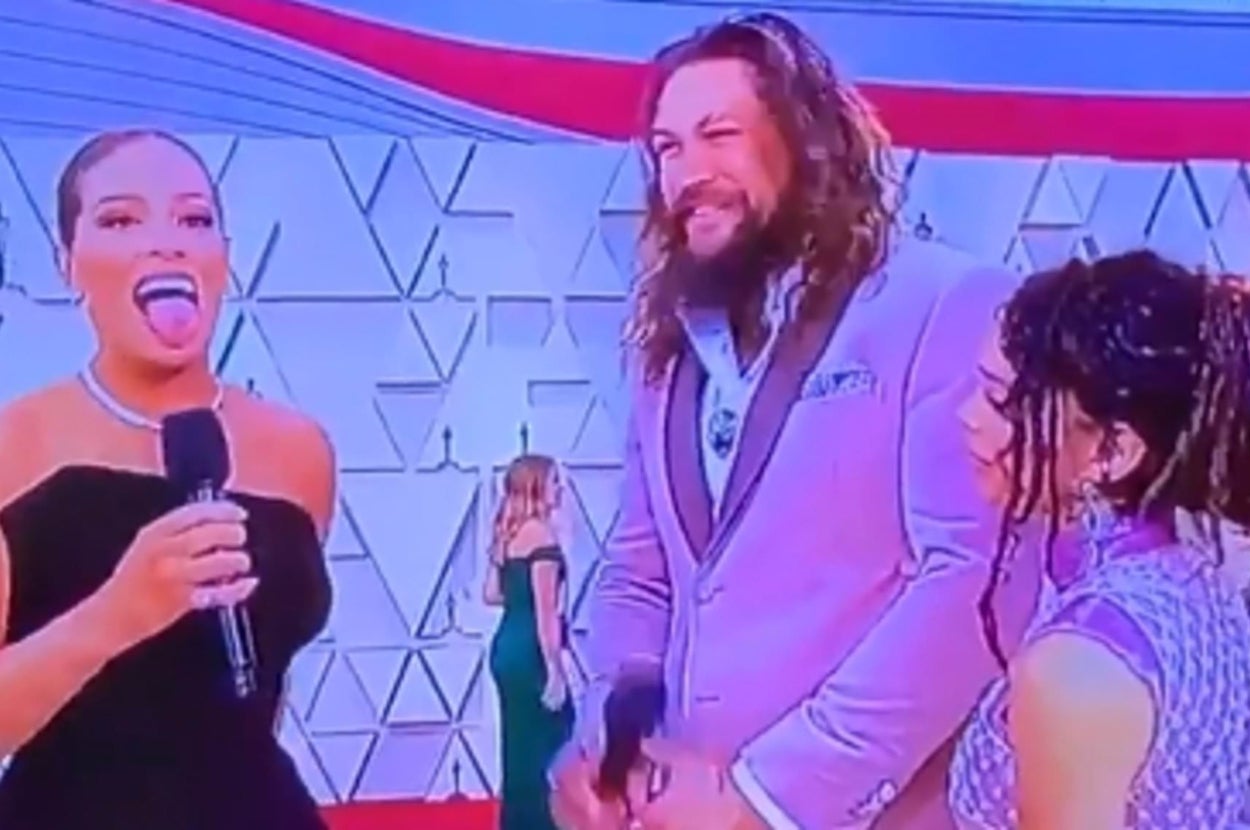 21 Super Awkward Moments From Award Shows This Year