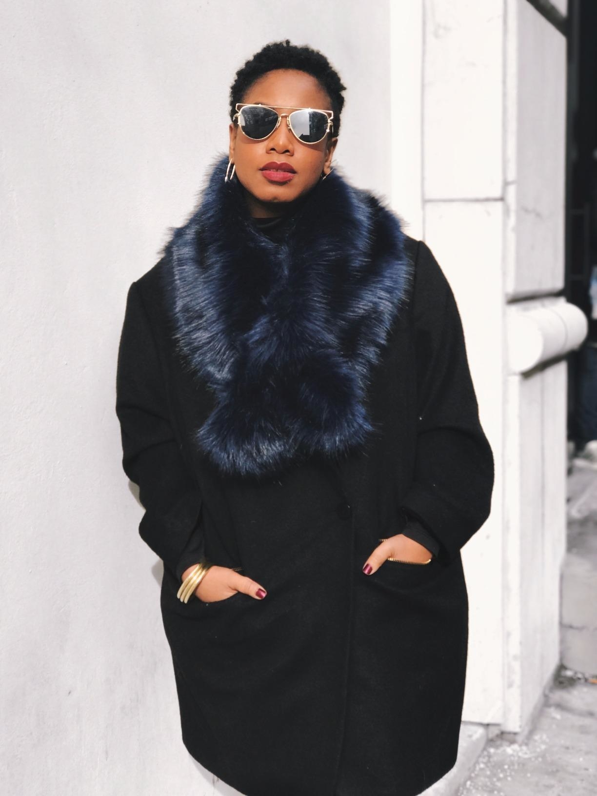 Reviewer wearing the faux fur collar scarf in dark blue