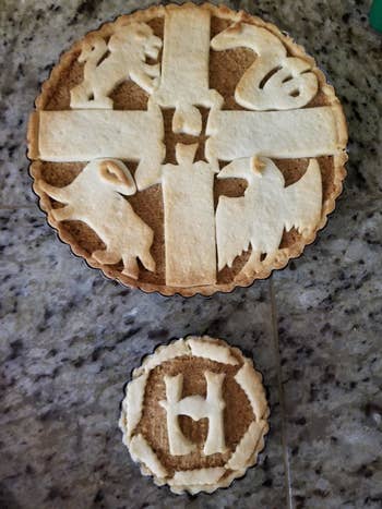 A reviewer's pie topped with the Hogwarts crest