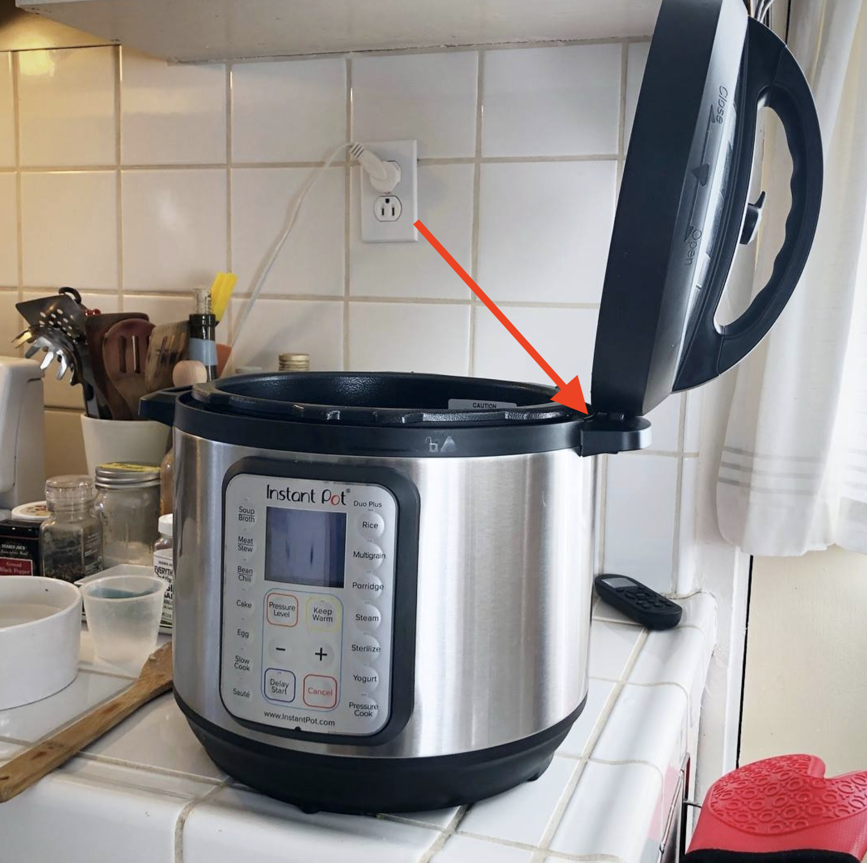 How to use the Instant Pot lid holder. #instantpot #tiktoktaughtme