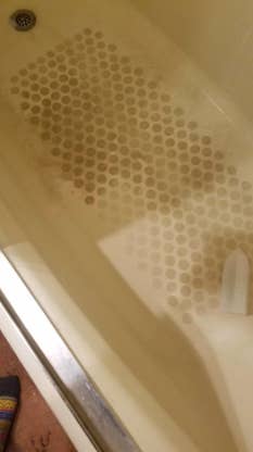 reviewer's filthy bathtub floor
