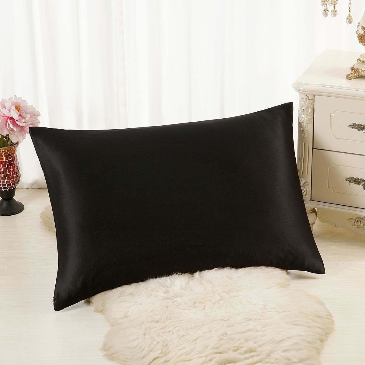 Black pillowcase 