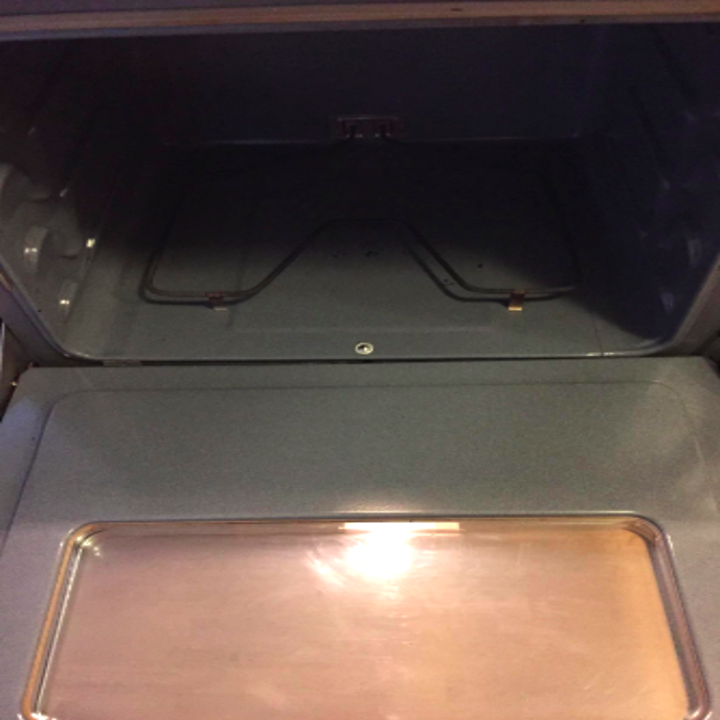 same reviewer's after pic of inside of clean oven 