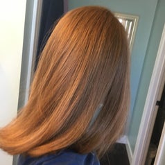 The same woman showing her hair straight and frizzless.