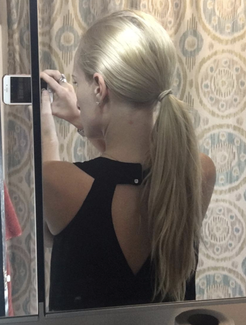 reviewer wearing hair in a ponytail 