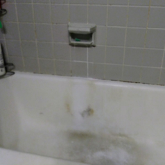 a reviewer's dirty tub with mildew on it