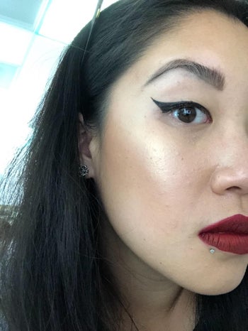 another reviewer with a perfect cat eye flick