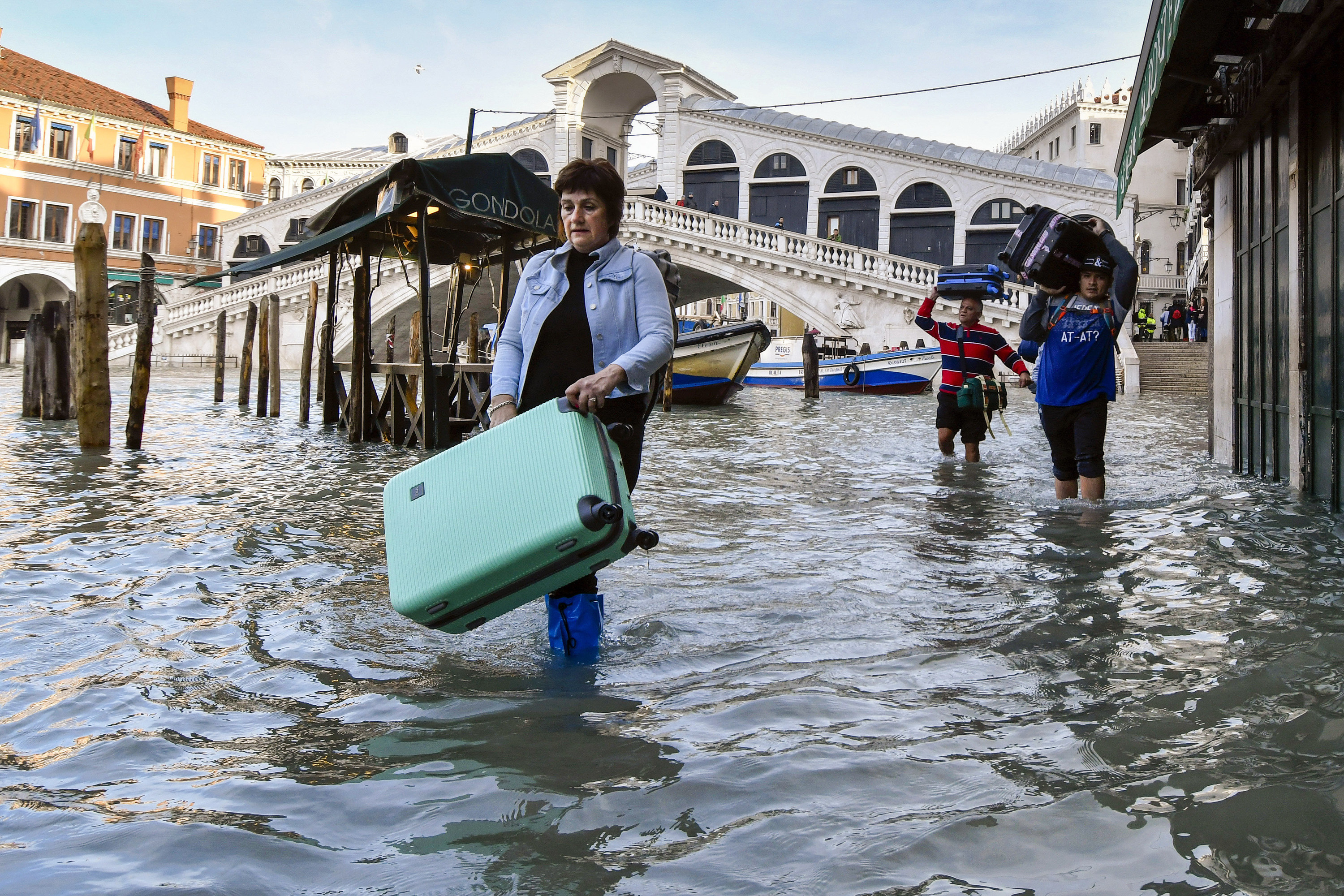 К чему снится заливает водой. Прилив в Венеции. Венеция 2020 потоп. Наводнение в Венеции 2019. Высокие наводнения.