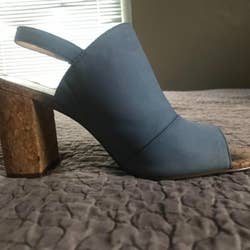 Blue heel with no stain in sight 