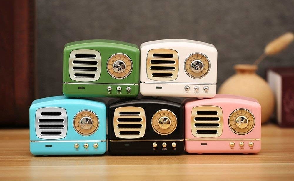 The mini vintage style radios in green, white, blue, black and pink