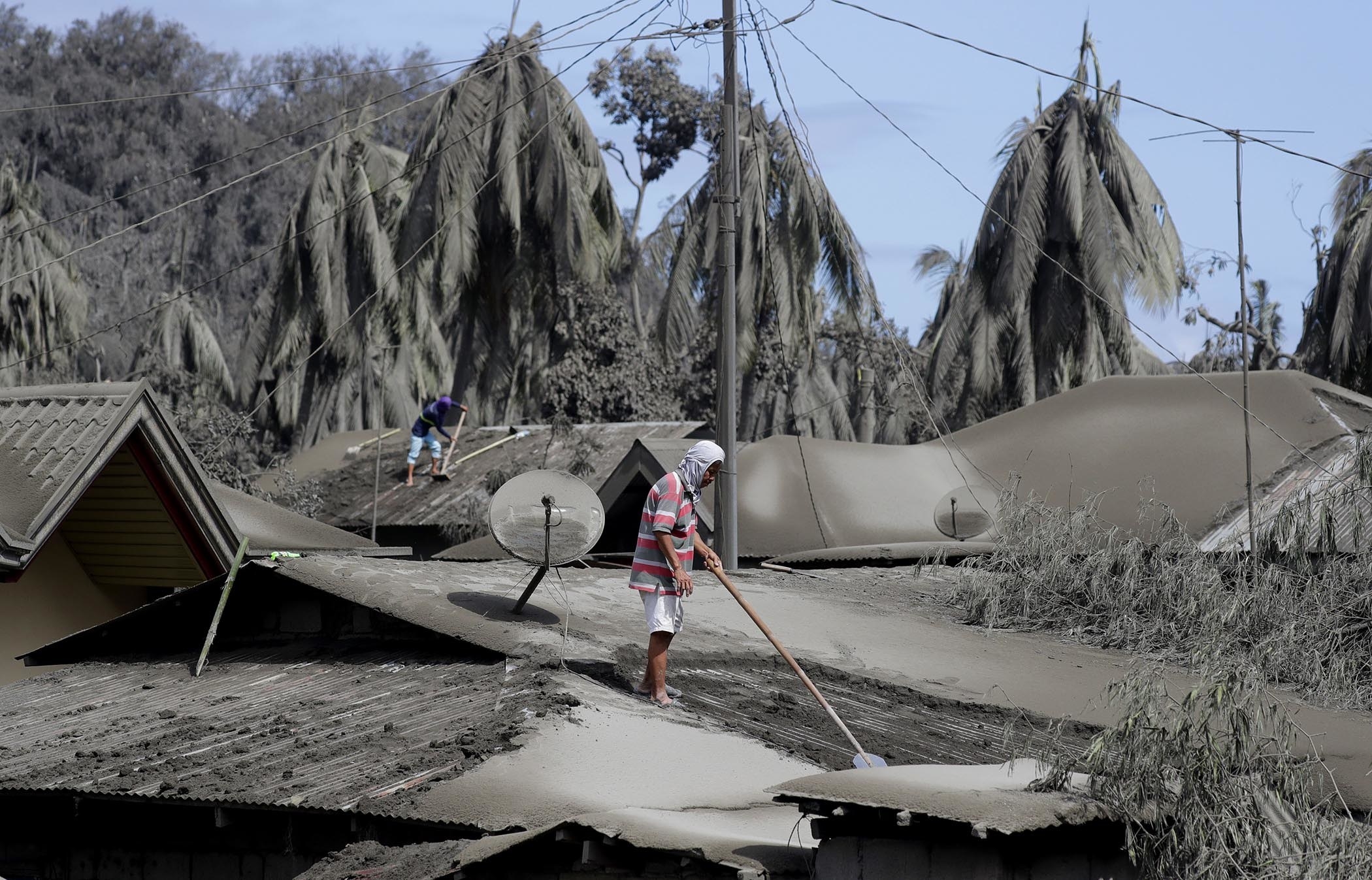 A Volcano Has Blanketed Parts Of The Philippines In A Thick Layer Of Toxic Ash 0703