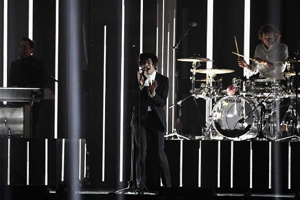 Maroon 5 The 1975 And Hot Chelle Rae Are Low Key Feuding Over An Album Cover And Lol Wtf We have everything you need right here including music, disney, harry potter and loads more. maroon 5 the 1975 and hot chelle rae