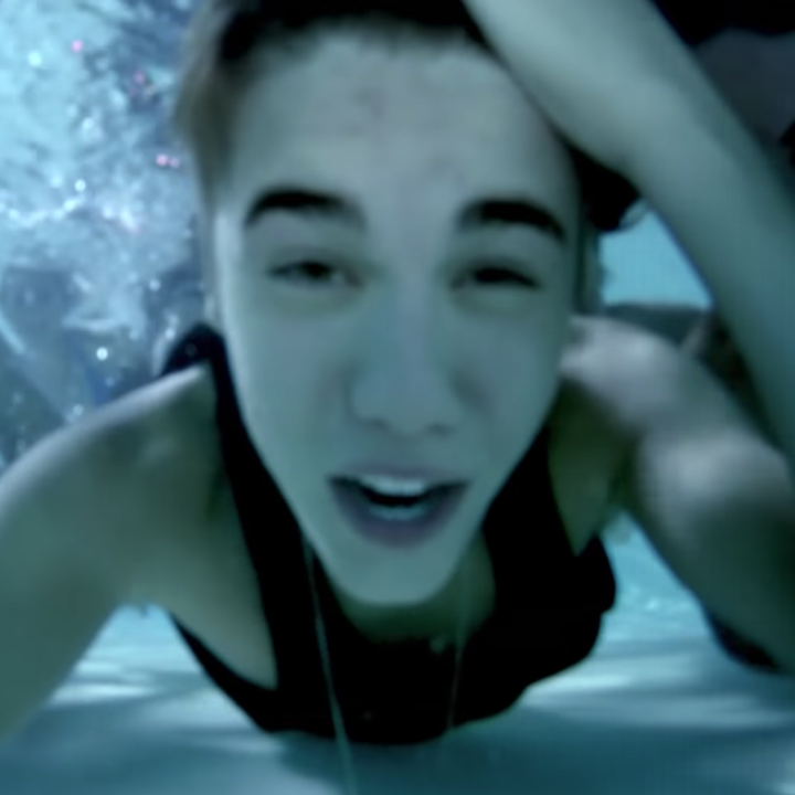 It S Been Eight Years Since Beauty And A Beat Dropped This Is Why It S Still Iconic Af