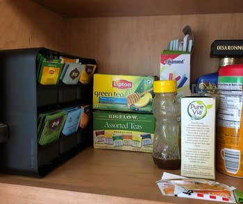 reviewer of the same kitchen cabinet with the tea bag organizer