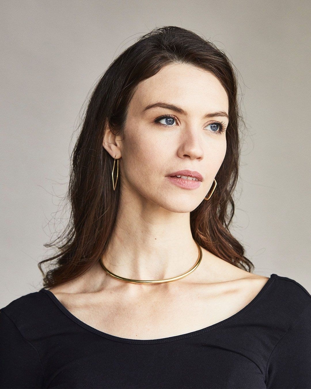 A model wearing the necklace