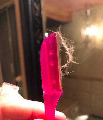 A customer review photos showing the razor with hair collected