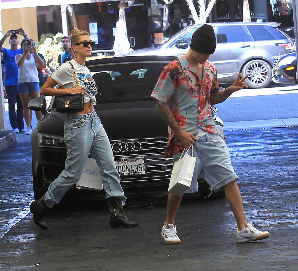 Justin Bieber Shows Off His Purple Boxer Briefs!  Justin bieber style,  Sagging pants, I love justin bieber