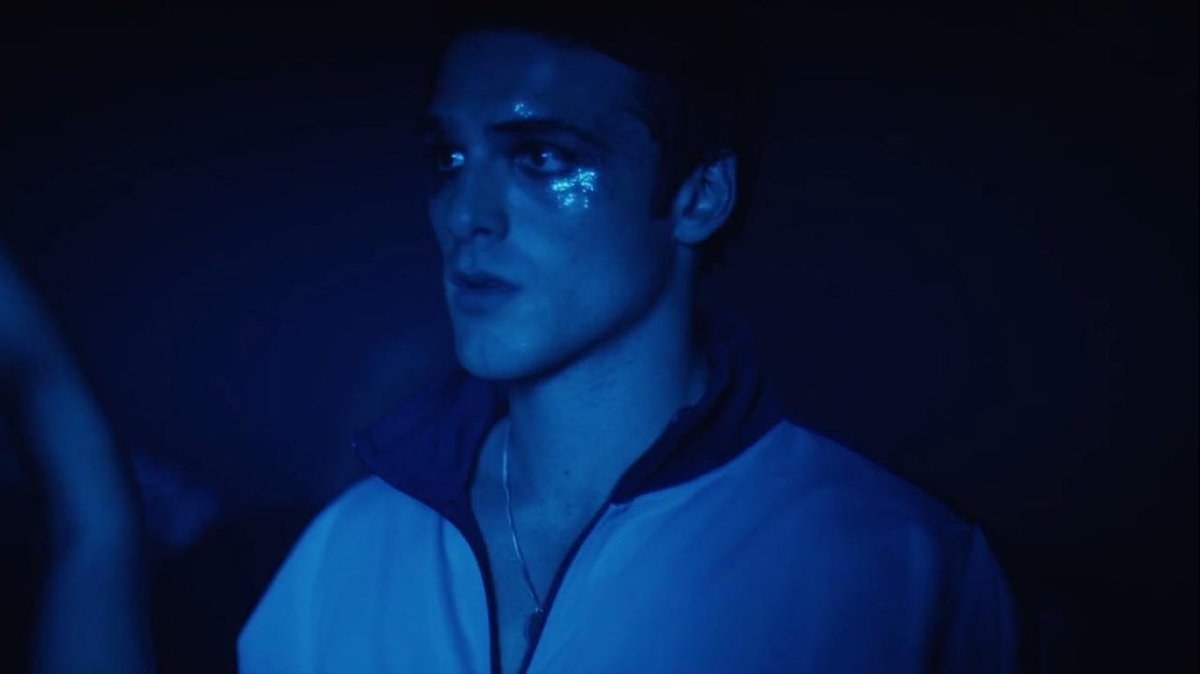 This lewk is def giving me glitter Nate from Euphoria vibes. 