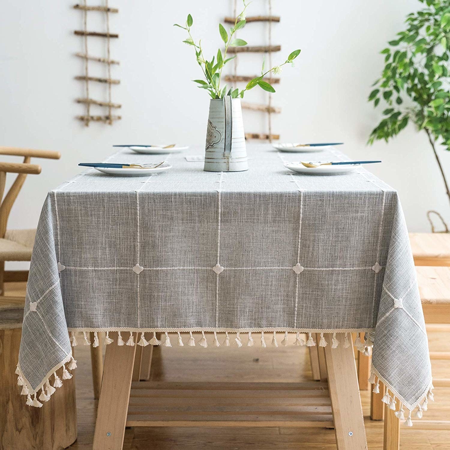 Gray tablecloth with grid pattern and tassels 