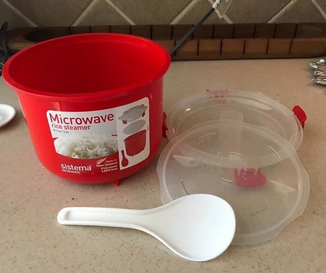 The bowl, plastic lids, and scoop