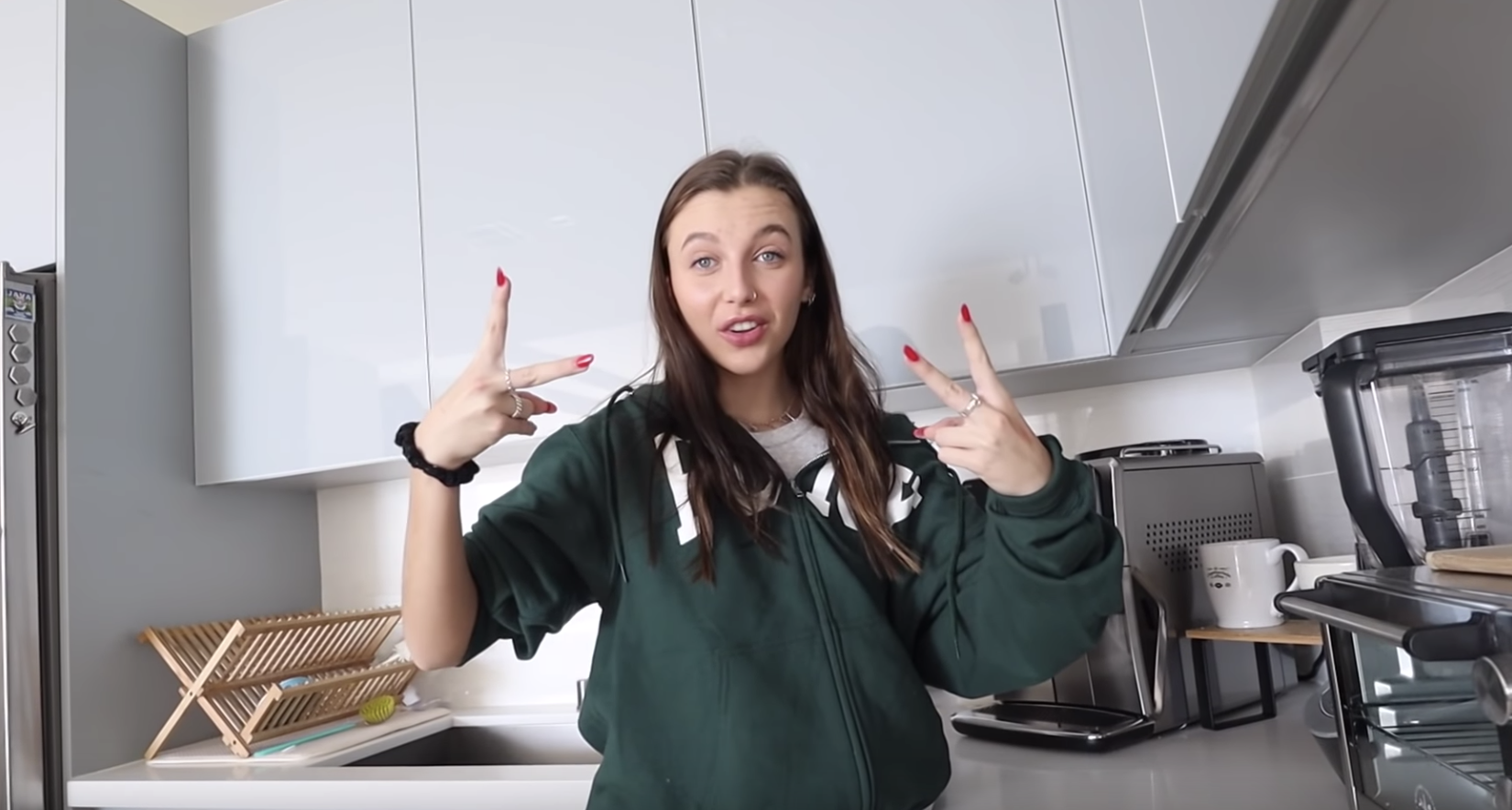 Who Is Emma Chamberlain? 5 Things To Know About The Social Media Star –  Hollywood Life