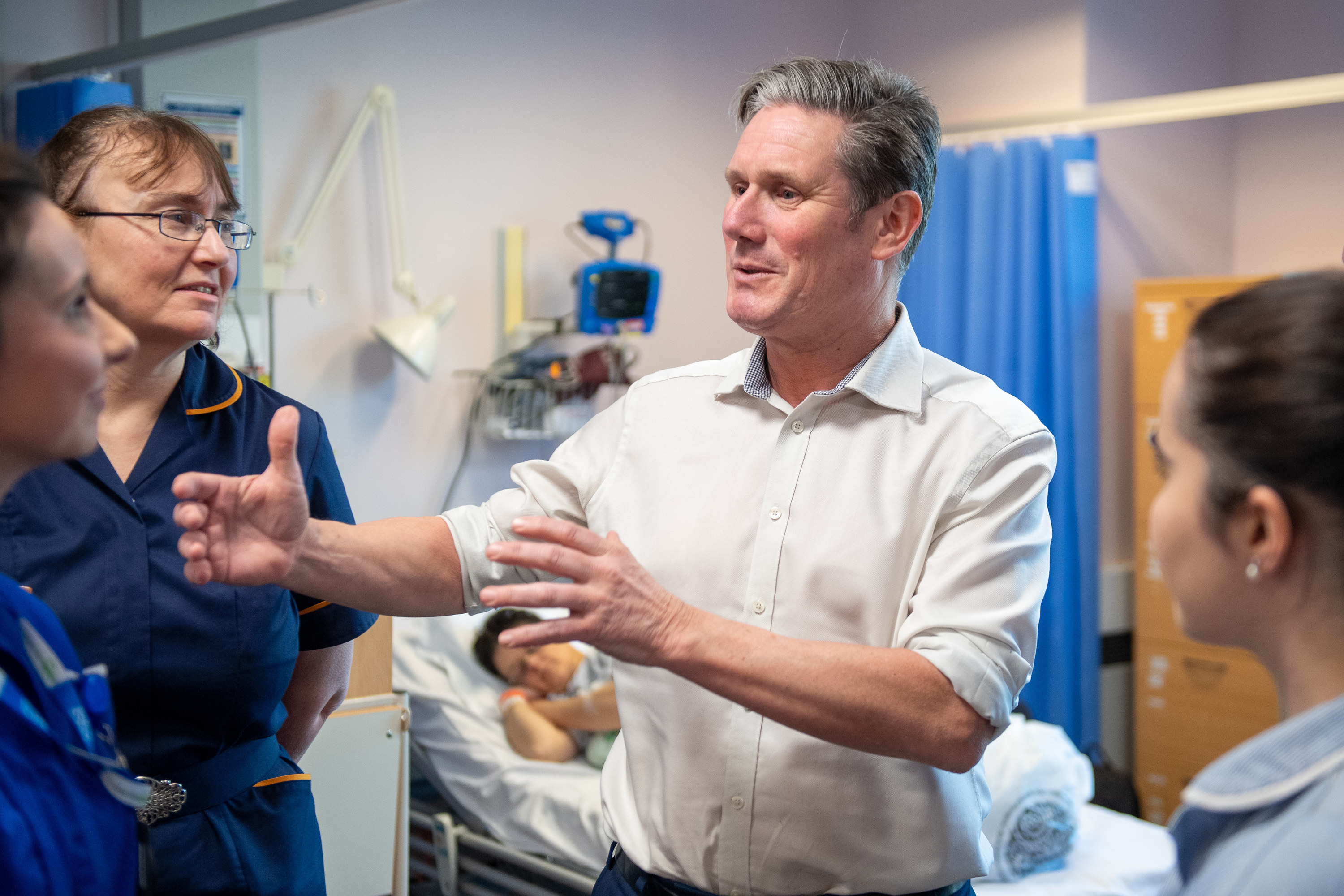 Keir Starmer with nurses