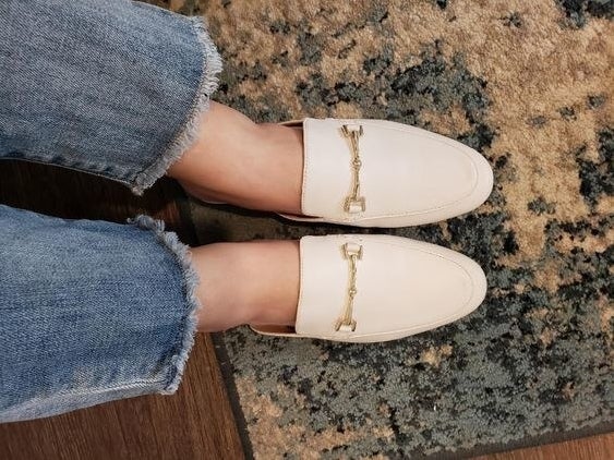 reviewer wearing mules in white 