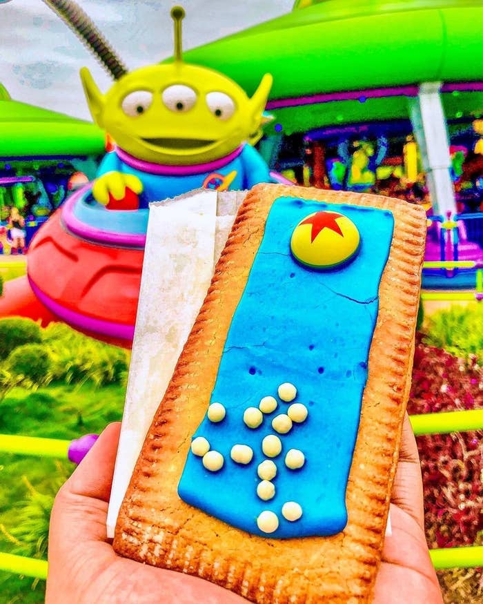 What Are Disney Park Snacks Everyone Should Try At Least Once?