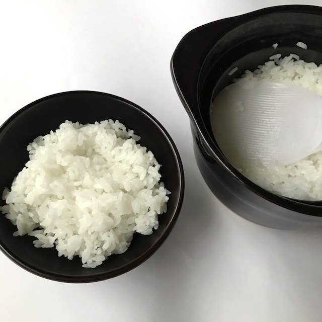 電子レンジ対応の炊飯土鍋がむっっちゃ便利 一人暮らしなら正直 これで十分かも