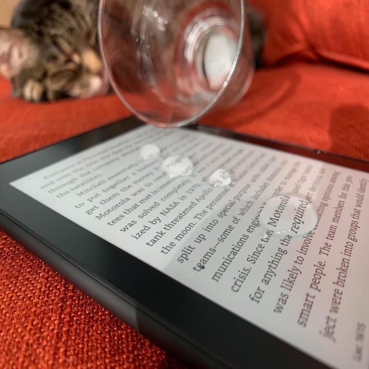 A side view of a Kindle that has spilled water on it to show that it's waterproof 