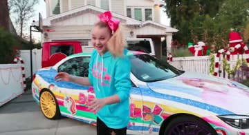 Jojo Siwa Gave A Tour Of Her New Bedroom And Now I Feel Like I Have 4 Cavities And Need A Root Canal