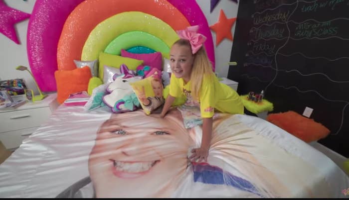 JoJo Siwa Gave A Tour Of Her New Bedroom And Now I Feel Like I Have 4  Cavities And Need A Root Canal