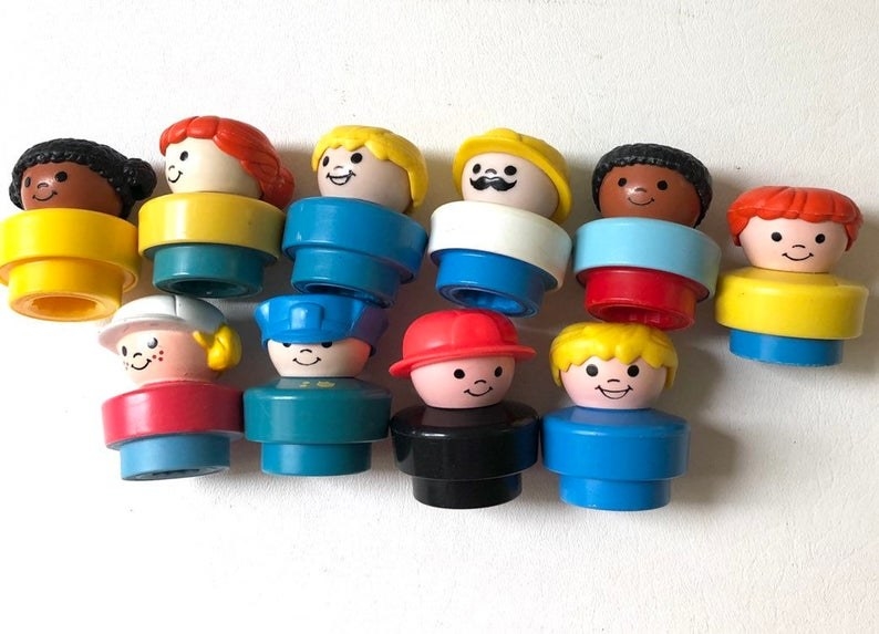 90 toys little plastic figures
