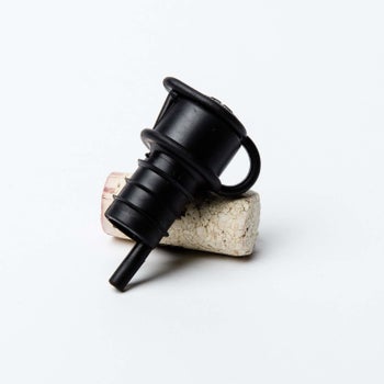 the wine gadget in black