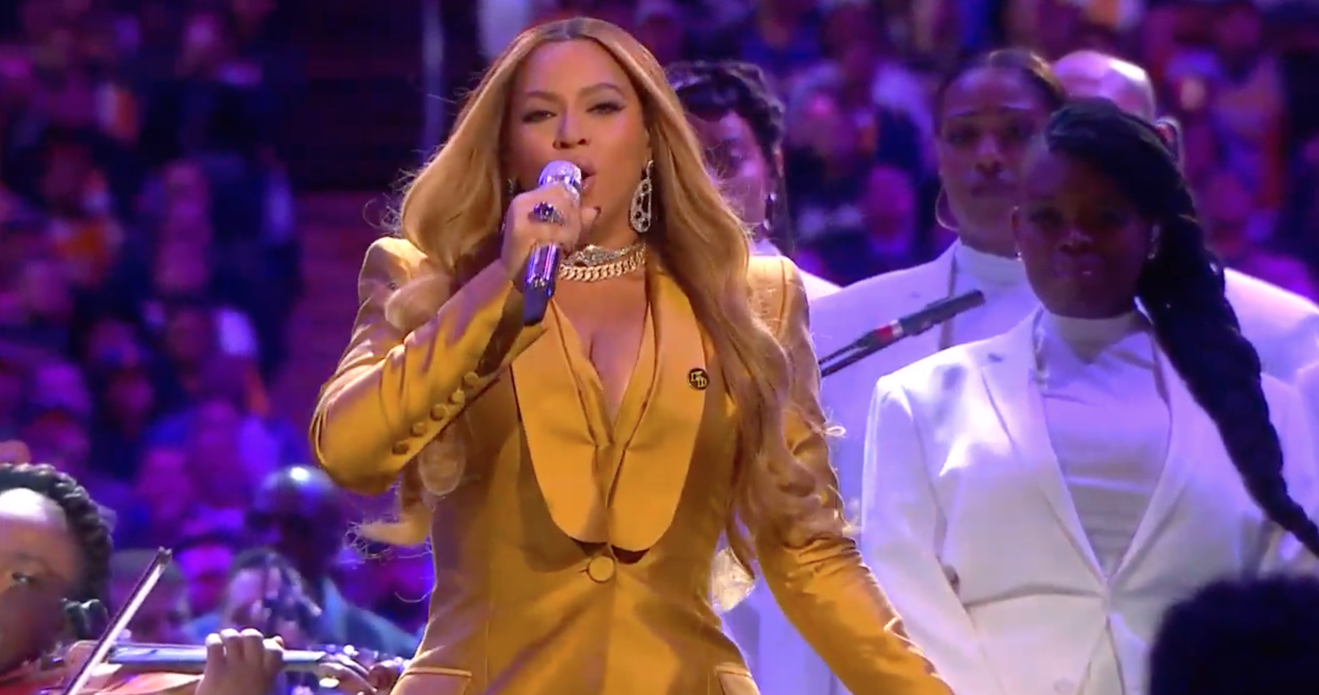 Beyonce Performed Halo And Xo At Kobe And Gianna Bryant S Memorial Service