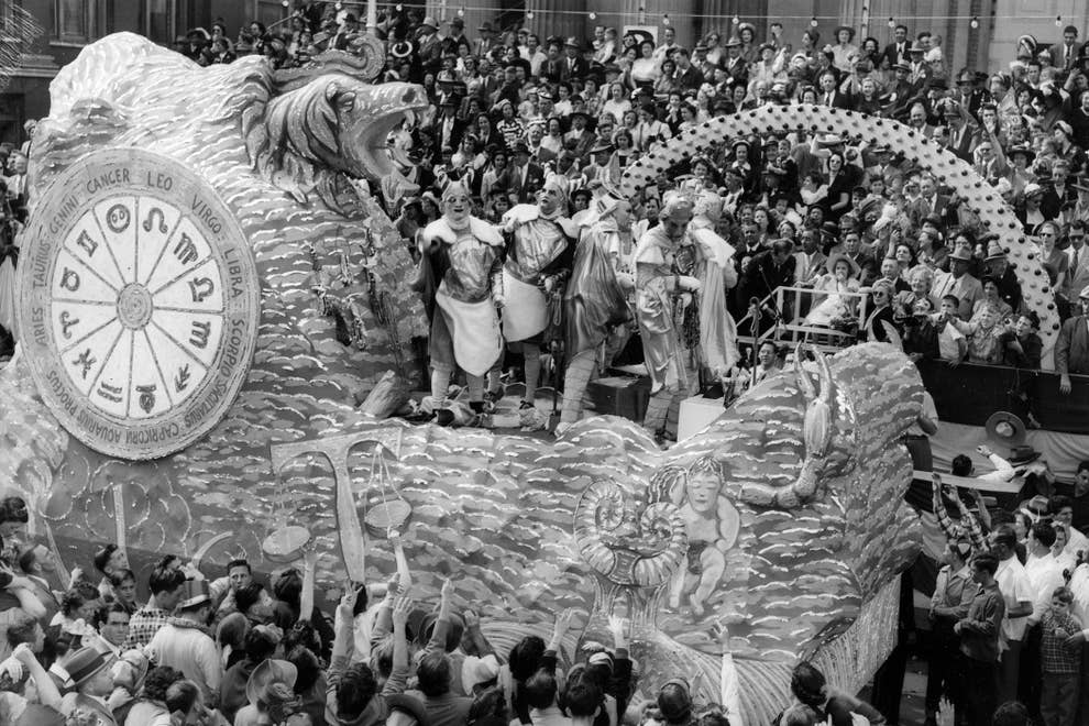 20 Delightfully Shameless Pictures From Mardi Gras History