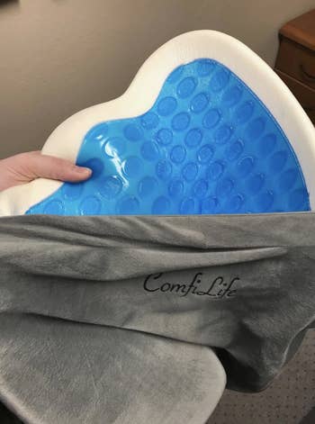 Reviewer pulls out blue and white gel insert in same cushion to show how soft it is