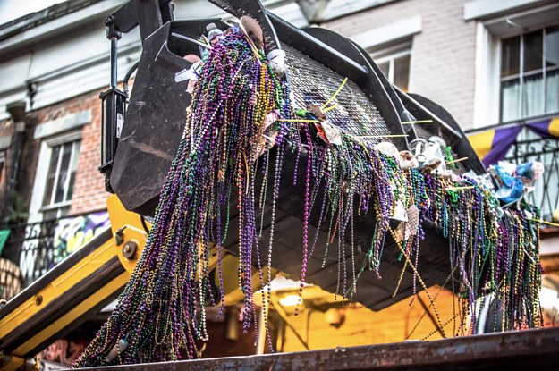 The Amount Of Trash In The Street After Mardi Gras Is Unfathomable And This Photographer's Photos Prove It