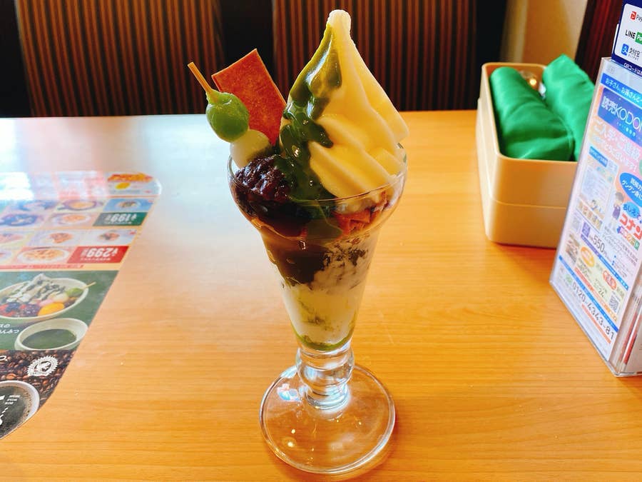 抹茶好きはこれ食べて ガストの 抹茶パフェ が半端ないクオリティです