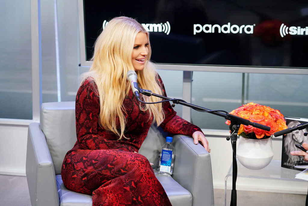 Jessica Simpson visits NYC and seems to have some difficulty getting out of  her limo outside her Manhattan hotel. Once out of the car, a bodyguard  assists in getting her and her