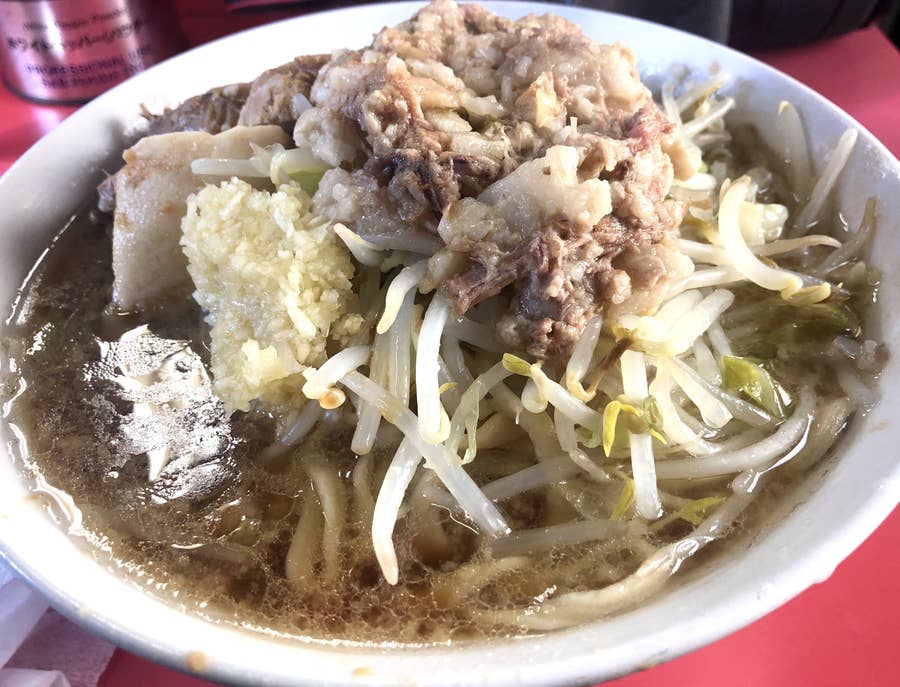話題の レンタル二郎食べる人 に同行し 人生で初めてラーメン二郎を食べたら