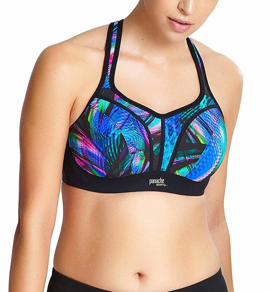 Why is it necessary to remove your sports bra the right way? 👇👇👇 · Taking  off a bra the correct way guarantees a longer life · Removing a sports bra  the