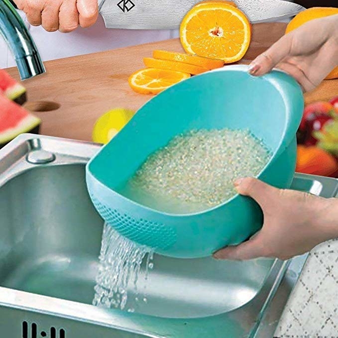 Person straining rice with the strainer.